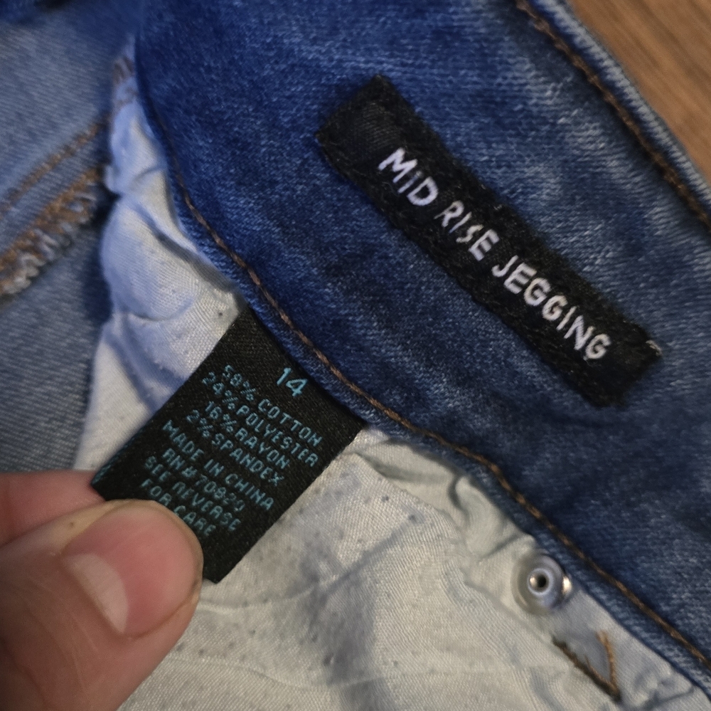 Rue21 Cutoff Capri Jeans - Picture 6 of 7